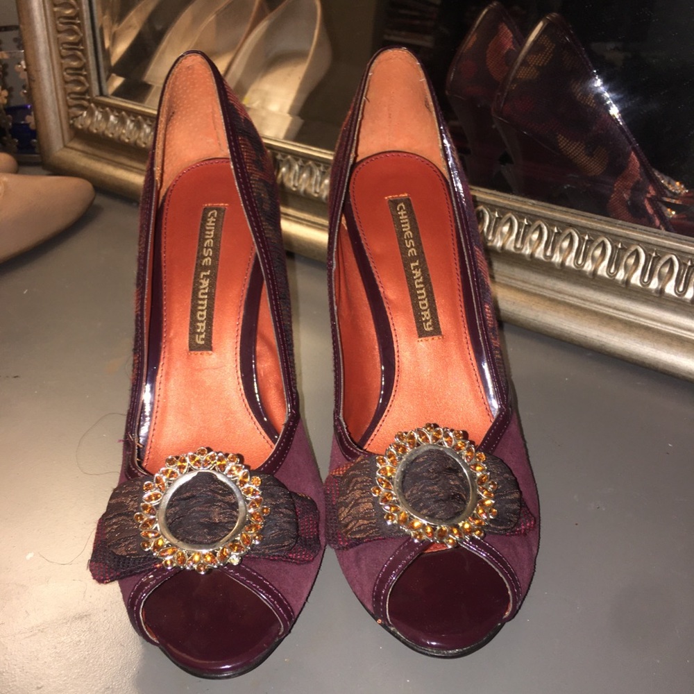 Chinese Laundry Jeweled toe Pump